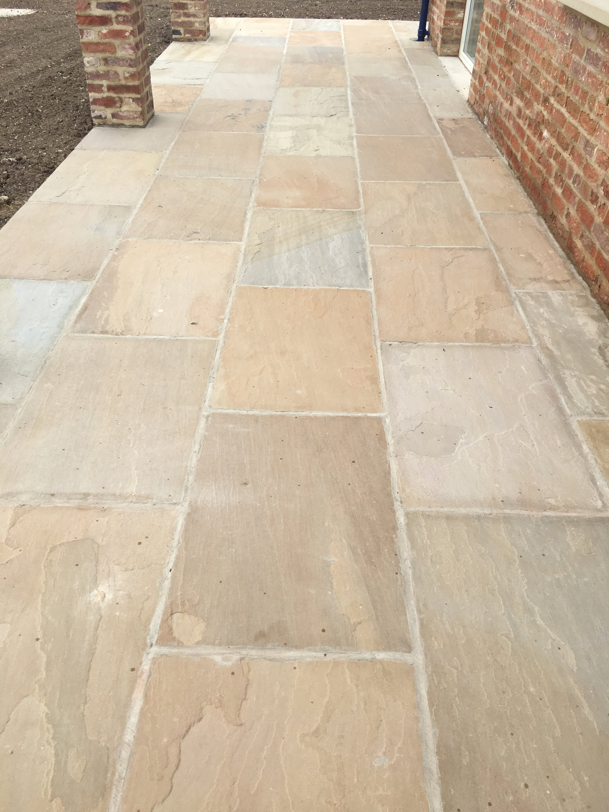 Buff Indian Sandstone Paving - 900 x 600 mm - Riven